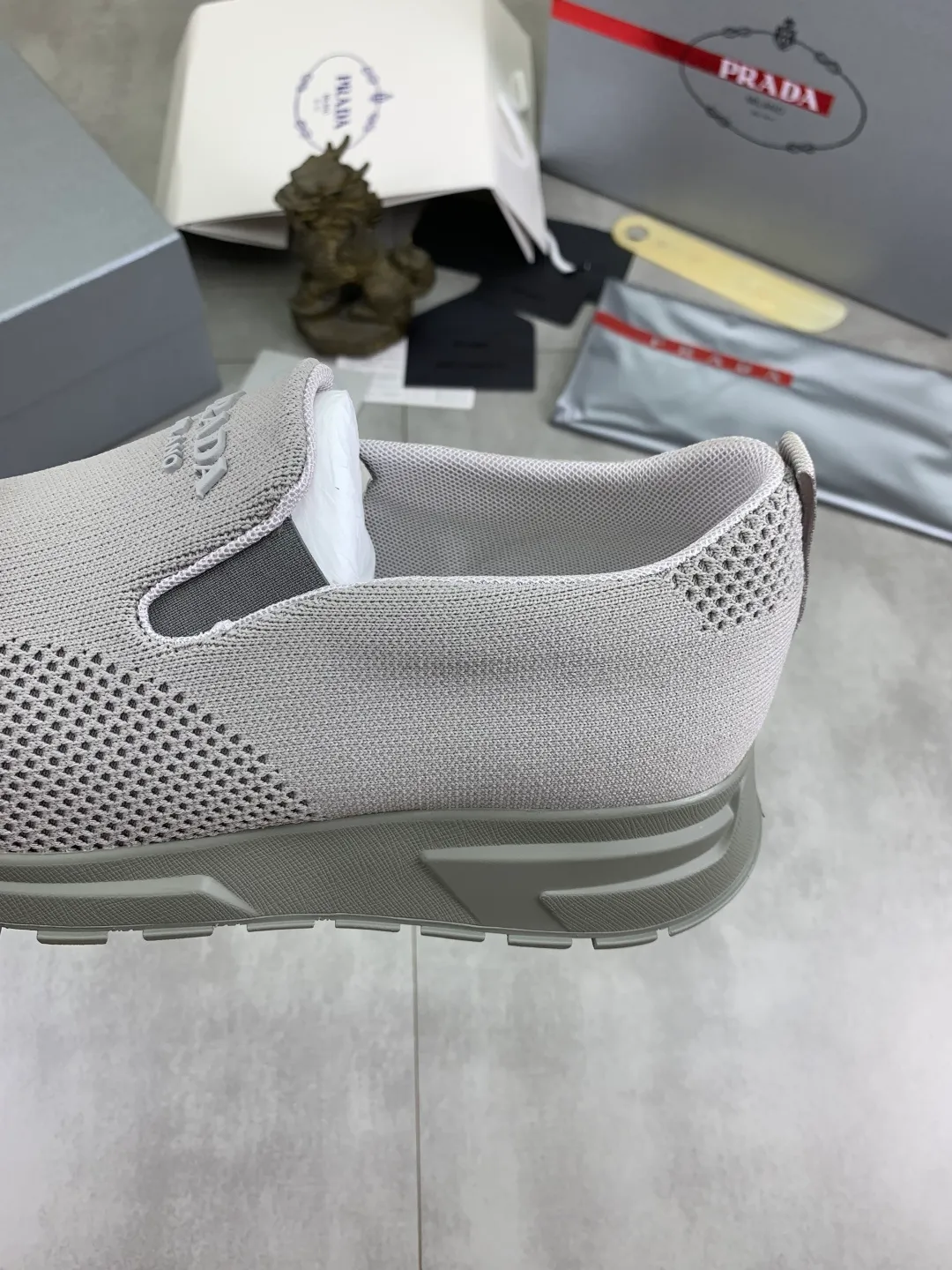 Men's shoes 💰P560💰[New model] Flying weave series (summer must-have) is now available on the official website, 🆘 Trendy brand (Prada) mainly promotes popular models, avant-garde and versatile fashionable men's shoes, private version molding, cowhide surface splicing 1:1.. Simple fashion, original imported cowhide lining and cowhide feet; the atmosphere and personality are more fashionable, eye-catching and pursuing class. It will subvert the old idea and be a must-have for fashion trendsetters with you! Must keep it for yourself! High-end comfort and low-end, high-end quality workmanship. Size: 38-45 6️⃣colors available.